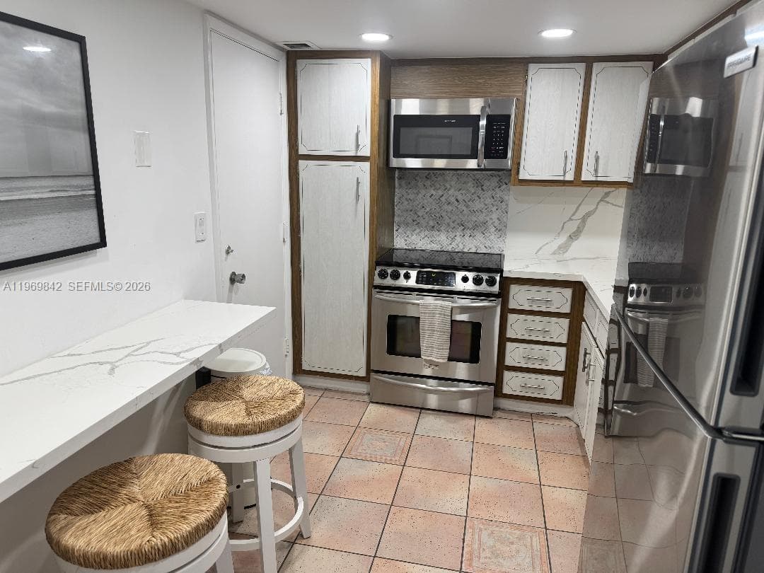 5005 Collins Ave 1404 photo 6