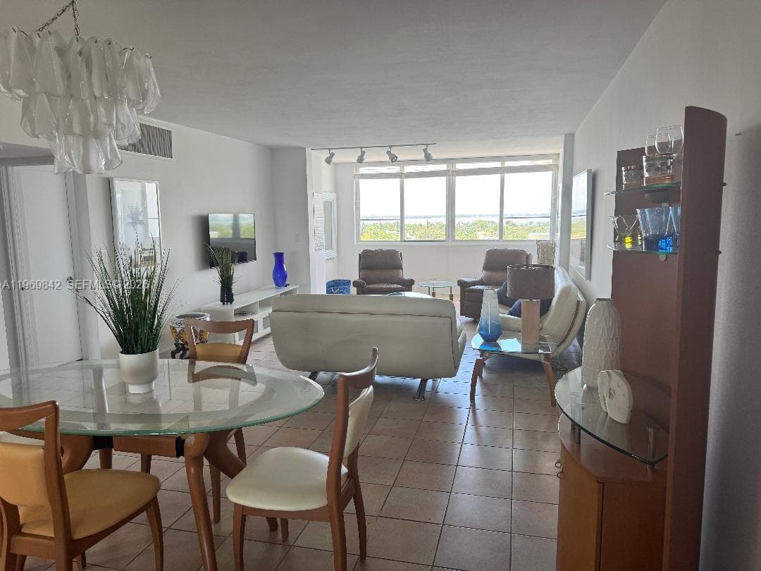 5005 Collins Ave 1404 photo 3