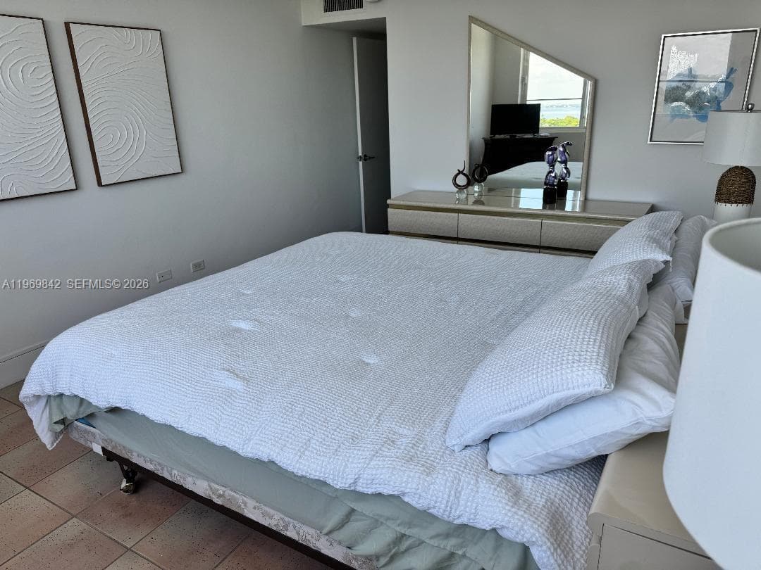 5005 Collins Ave 1404 photo 8