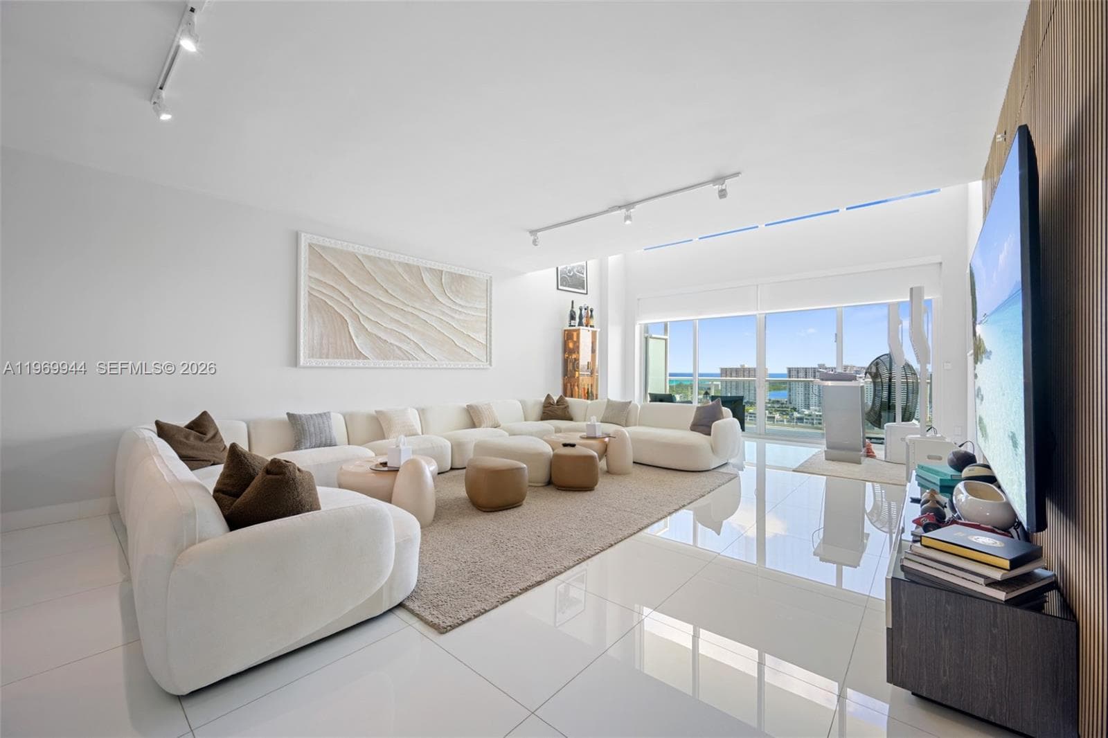 400 Sunny Isles Blvd 2004 photo 3