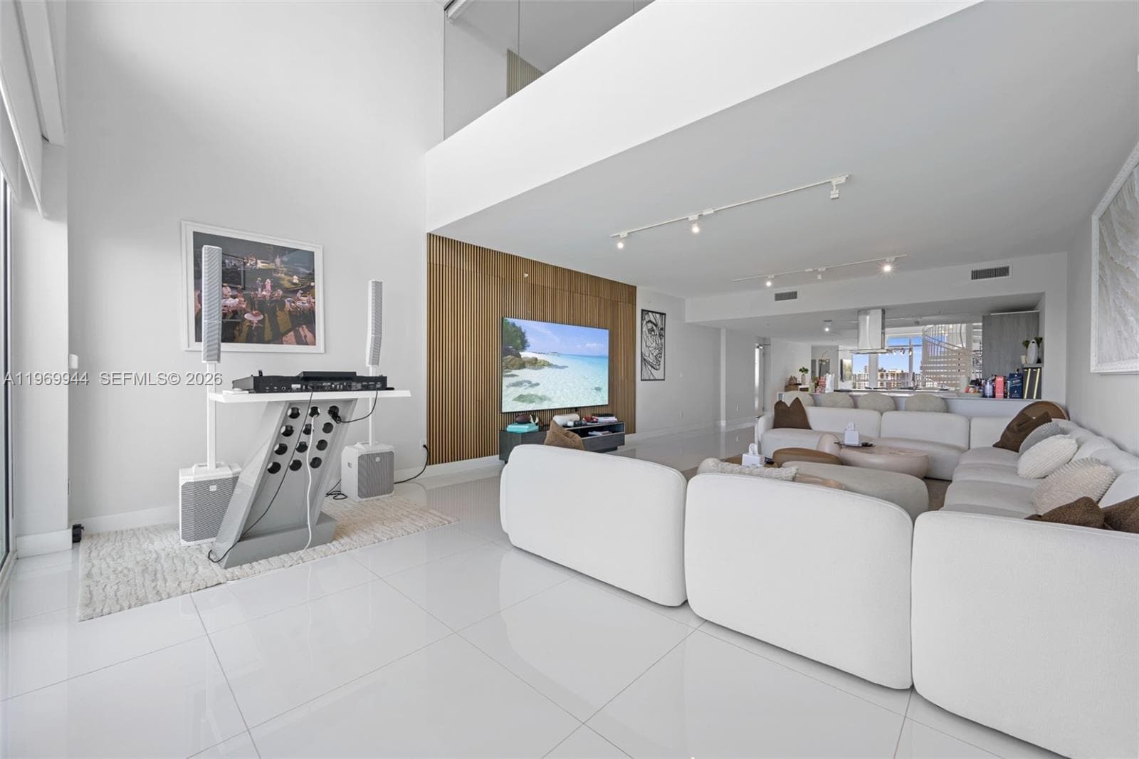 400 Sunny Isles Blvd 2004 photo 5