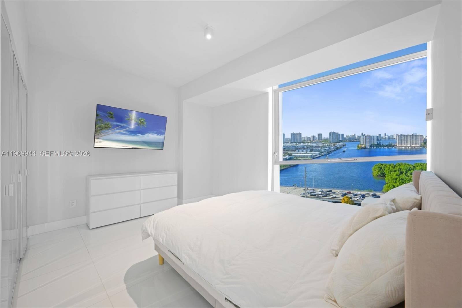 400 Sunny Isles Blvd 2004 photo 24