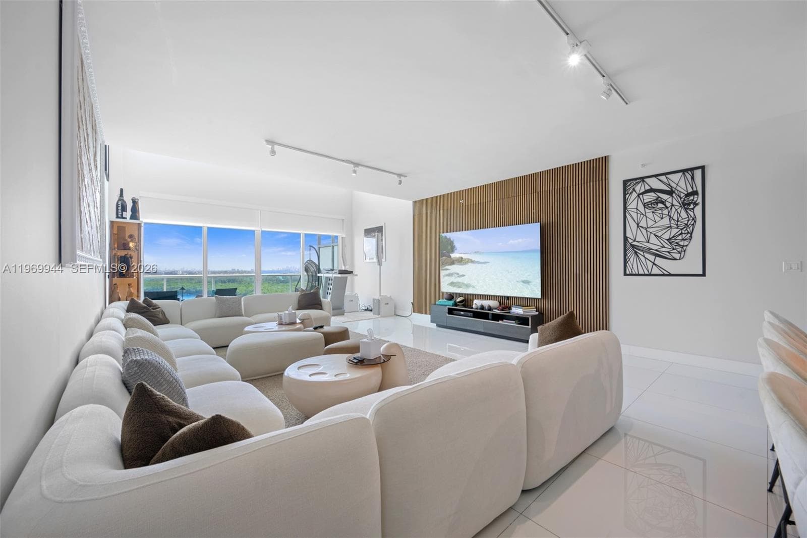 400 Sunny Isles Blvd 2004 photo 4