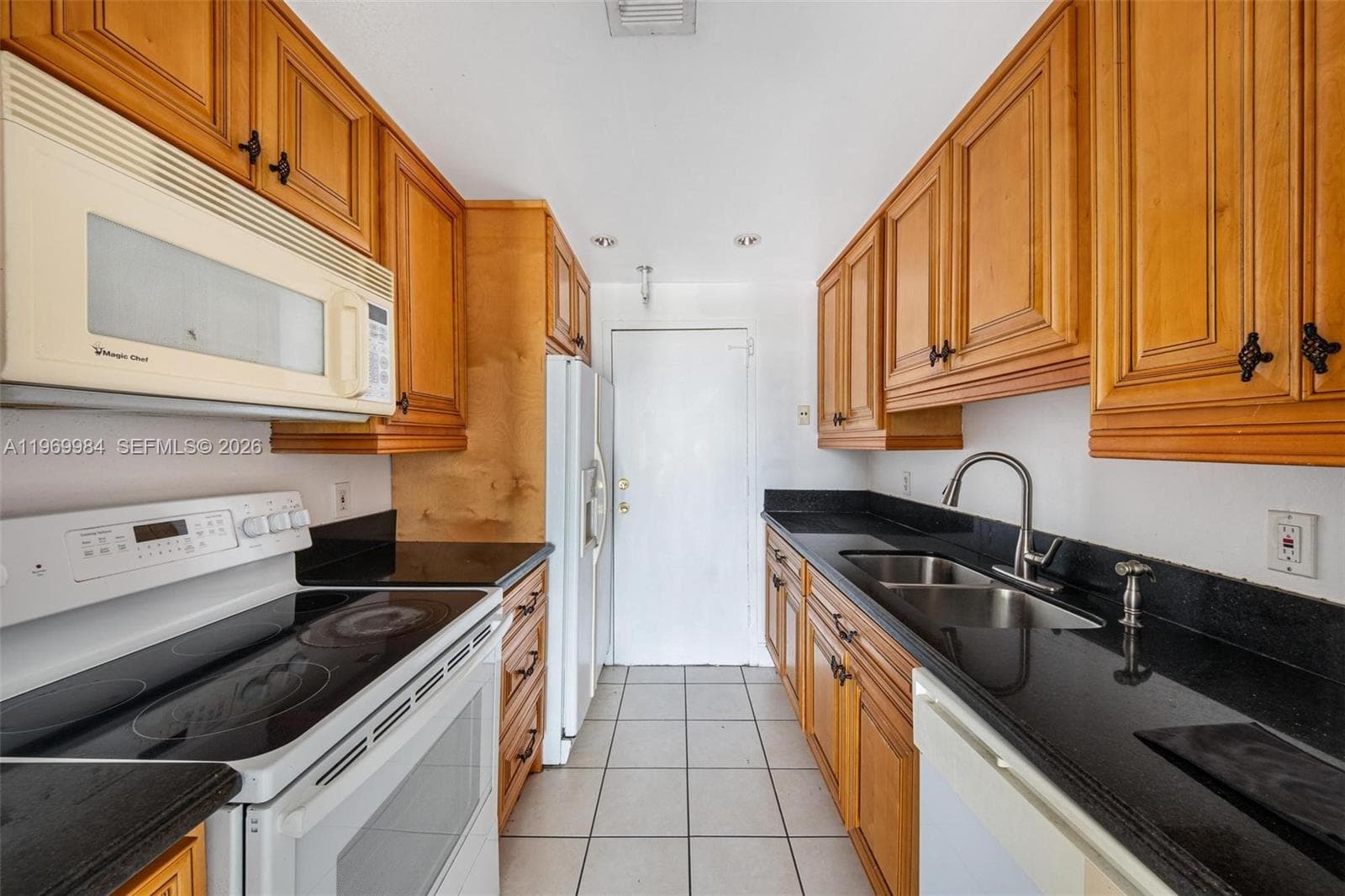 2350 NE 135th St 811 photo 9