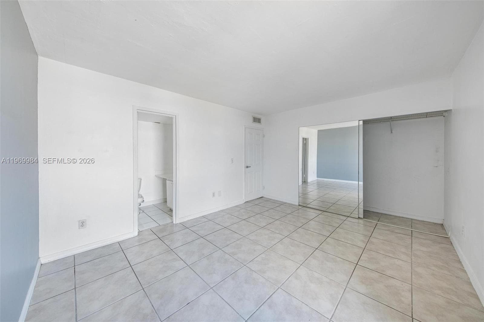 2350 NE 135th St 811 photo 19