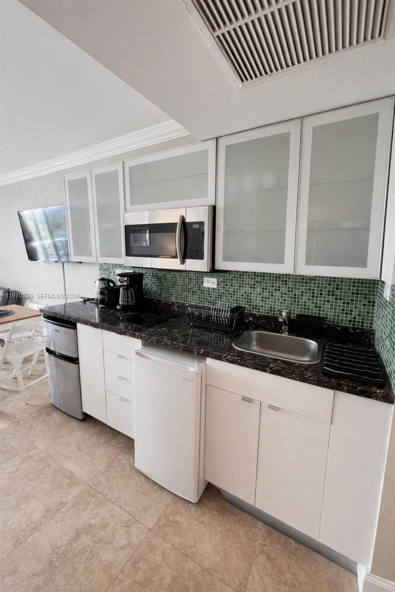 19201 Collins Ave 436 photo 9