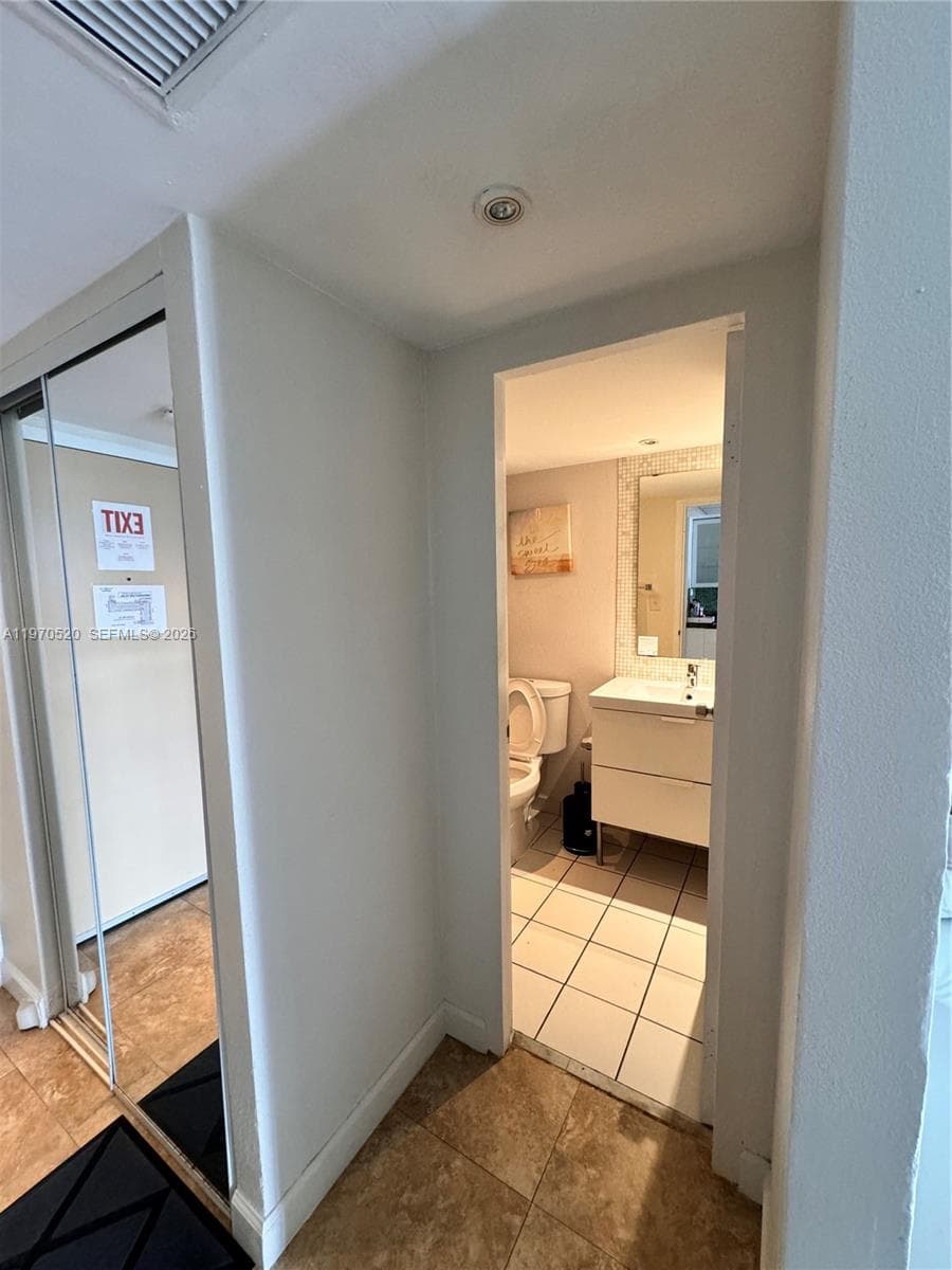 19201 Collins Ave 436 photo 14