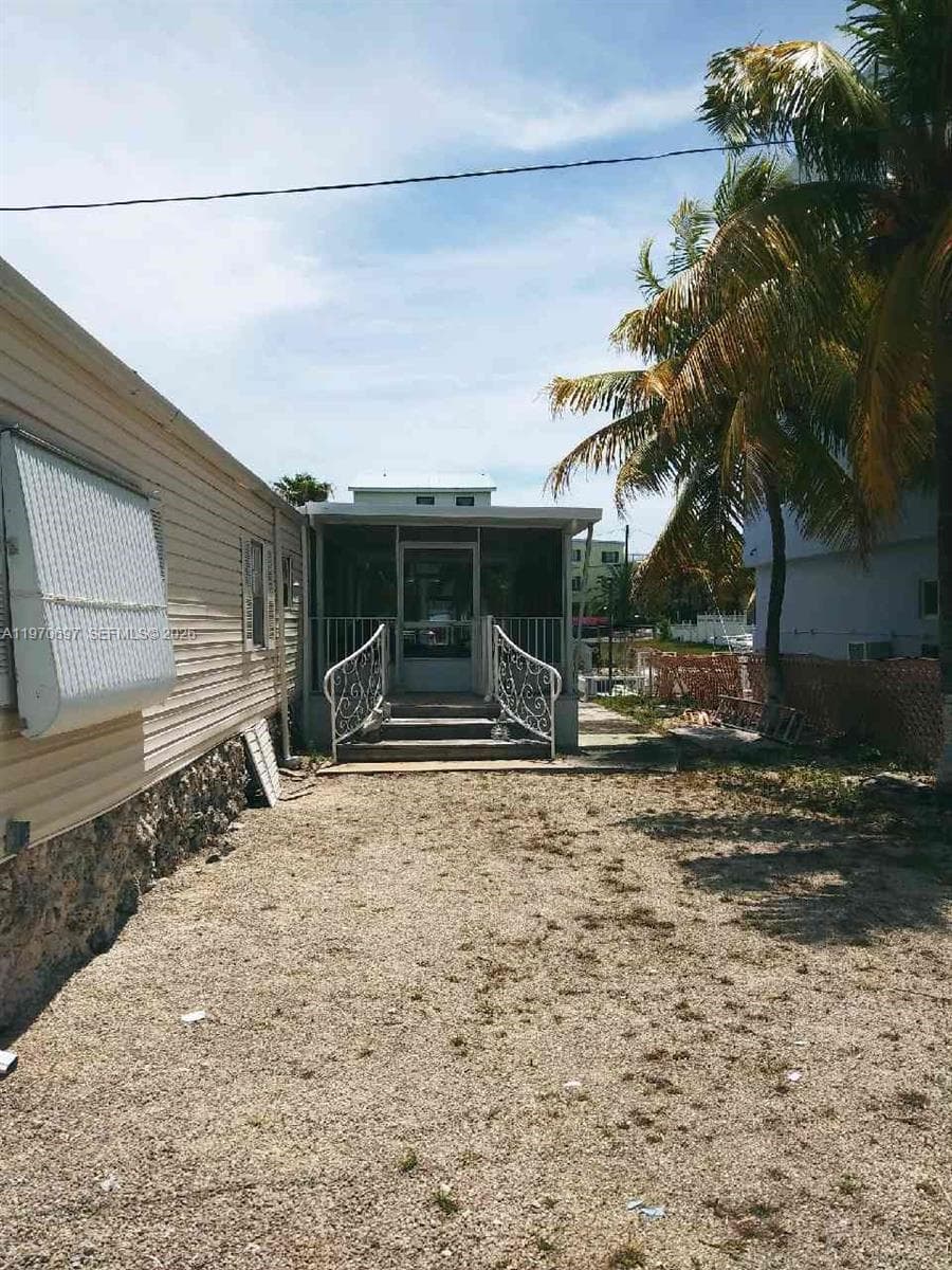 261 Burgundy Dr photo 14
