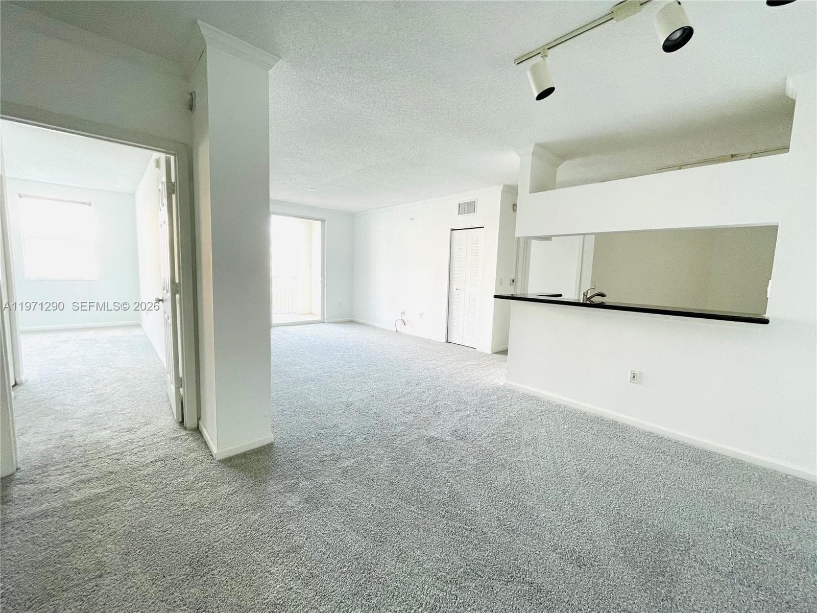 17150 N Bay Rd 2911 photo 3