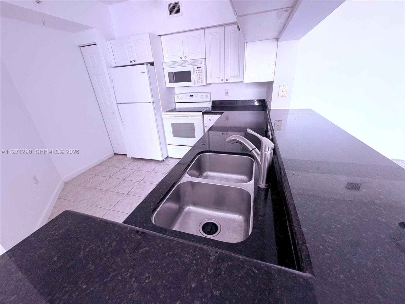17150 N Bay Rd 2911 photo 5