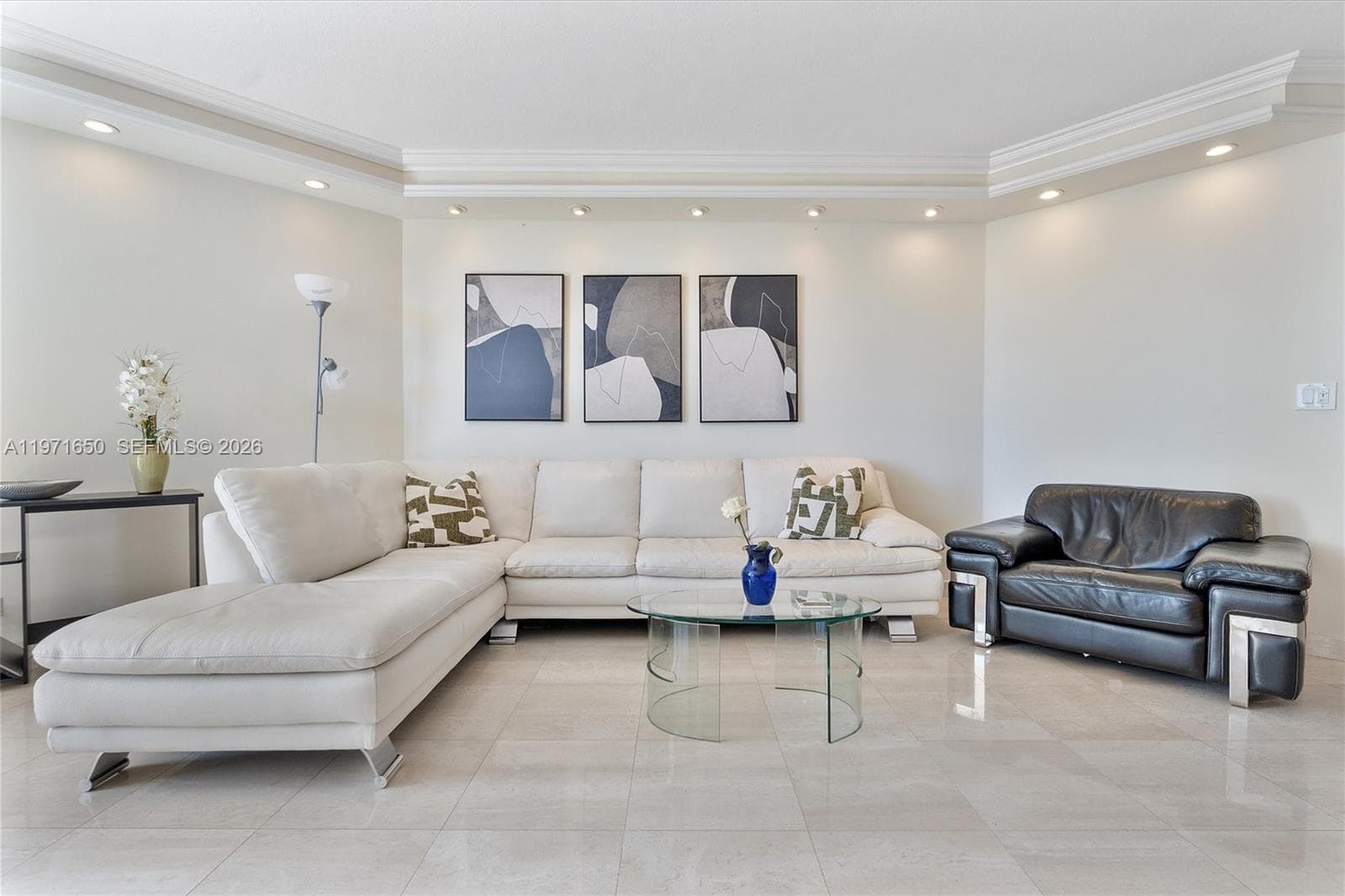 20191 E Country Club Dr 510 photo 6