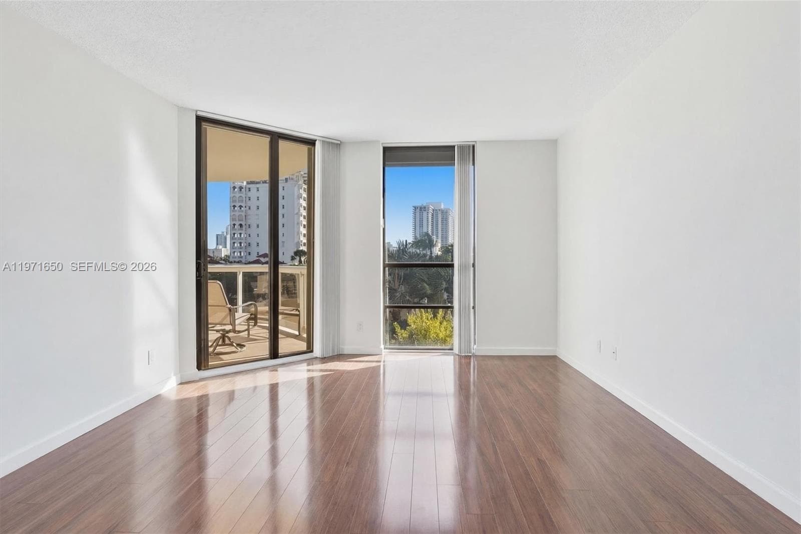 20191 E Country Club Dr 510 photo 12