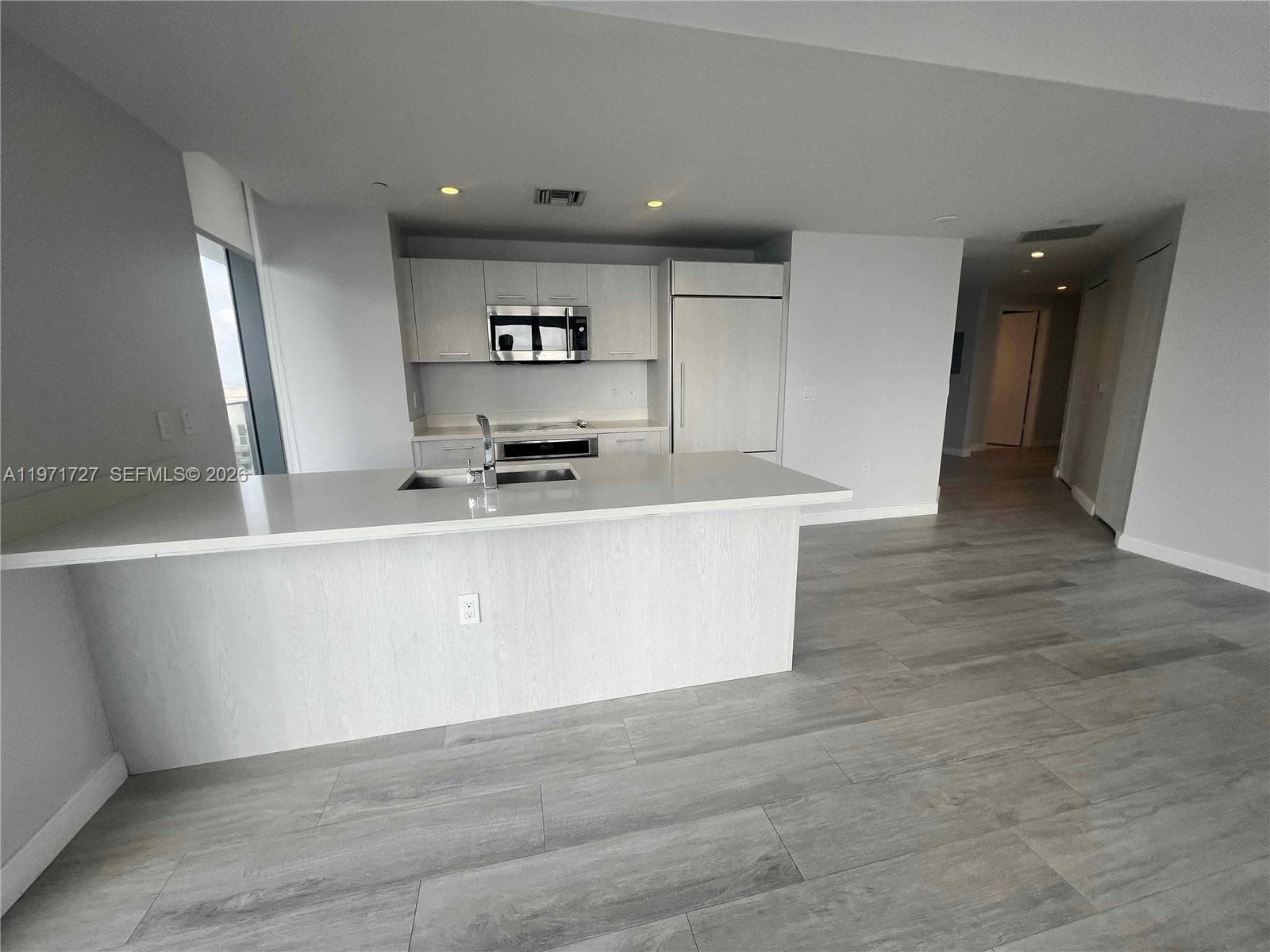 45 SW 9th St 3703 photo 7