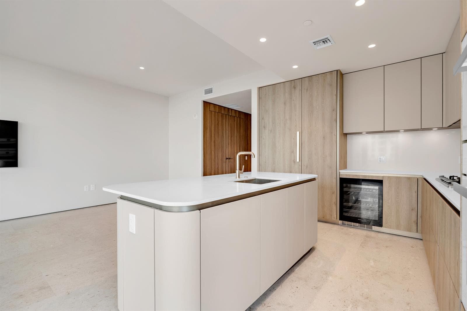 200 Arkona Court 501 photo 6