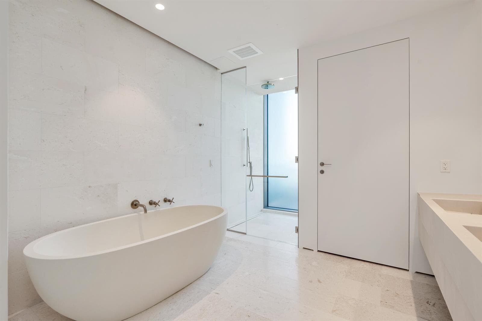 200 Arkona Court 501 photo 14