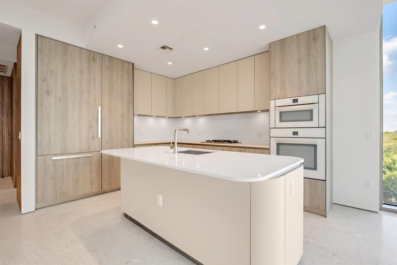 200 Arkona Court 501 photo 4