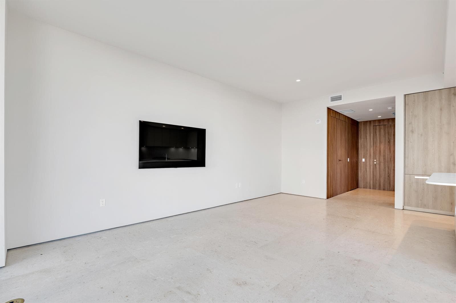 200 Arkona Court 501 photo 8
