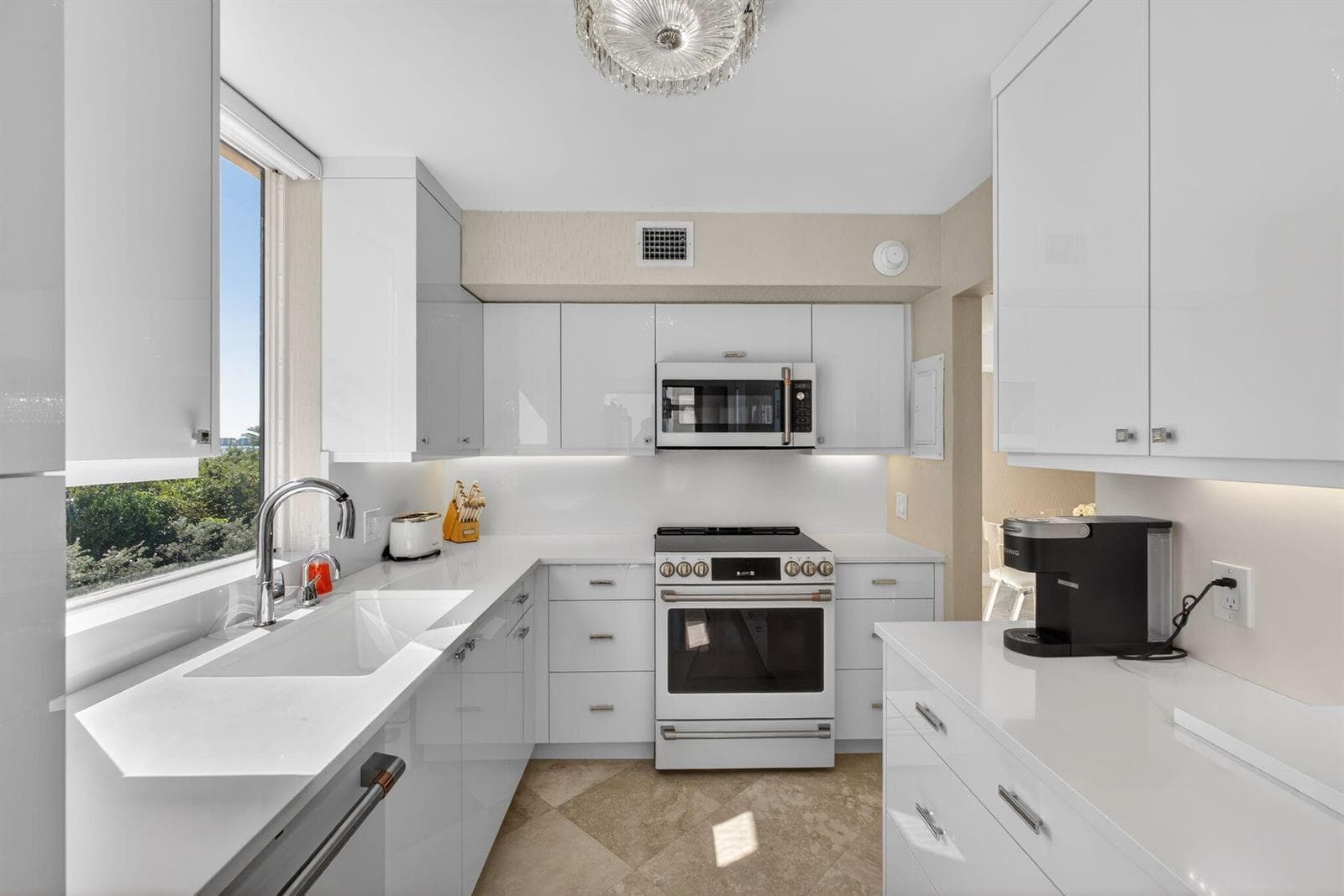 5380 N Ocean Drive 3b photo 7