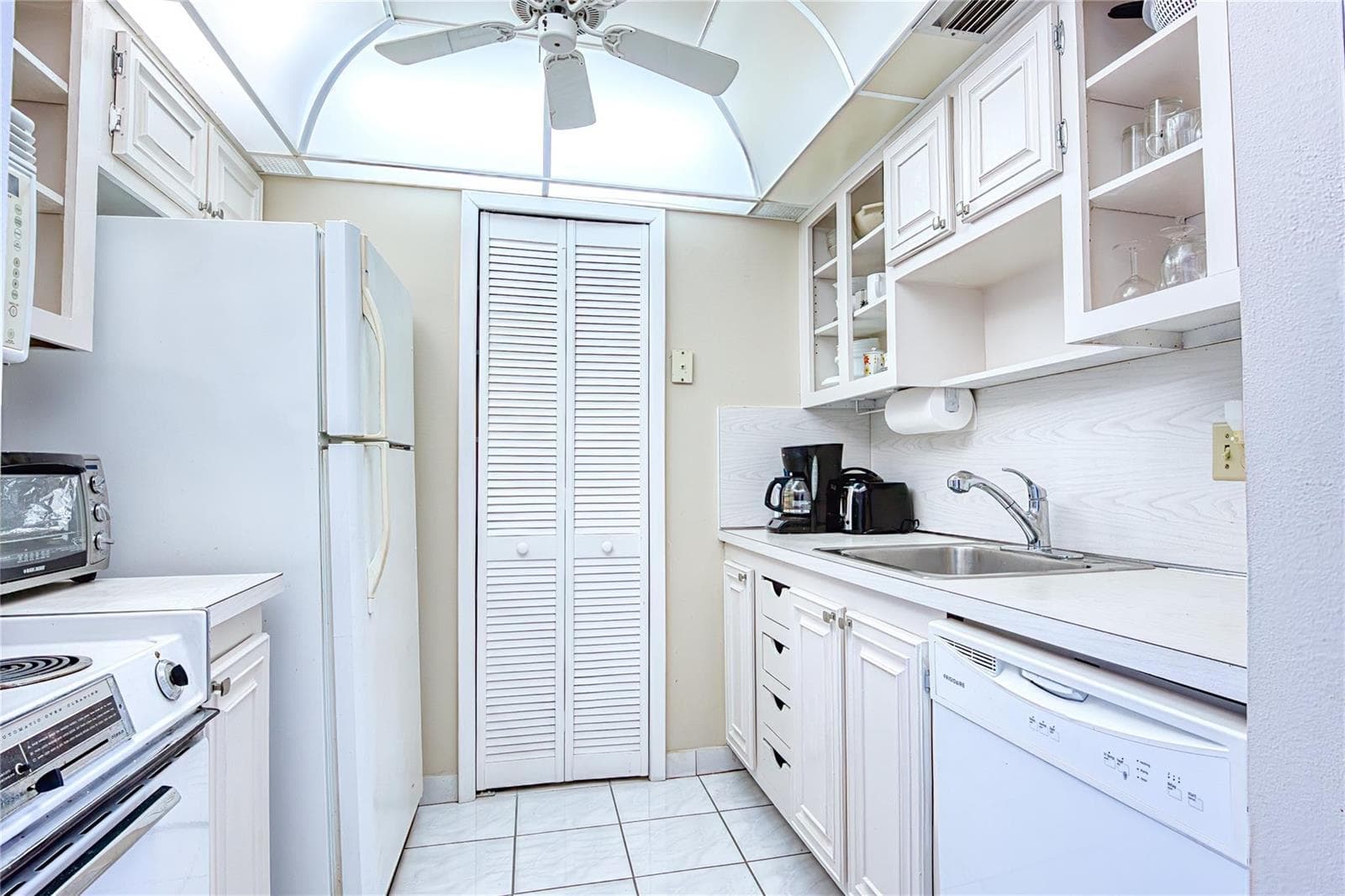 111 Briny Avenue 2312 photo 10
