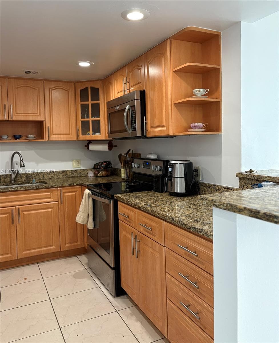 3500 NE 135 502 photo 13