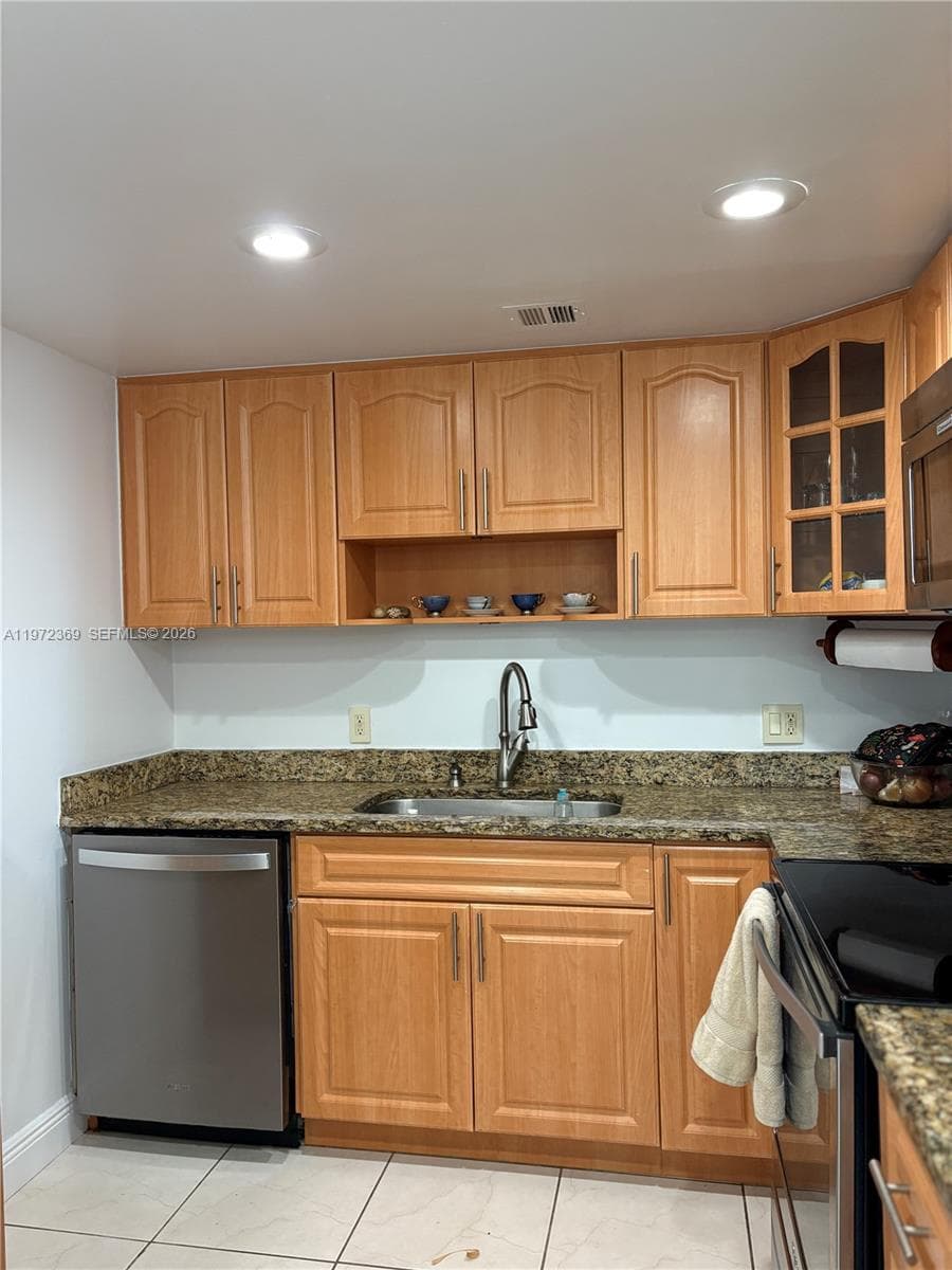 3500 NE 135 502 photo 12
