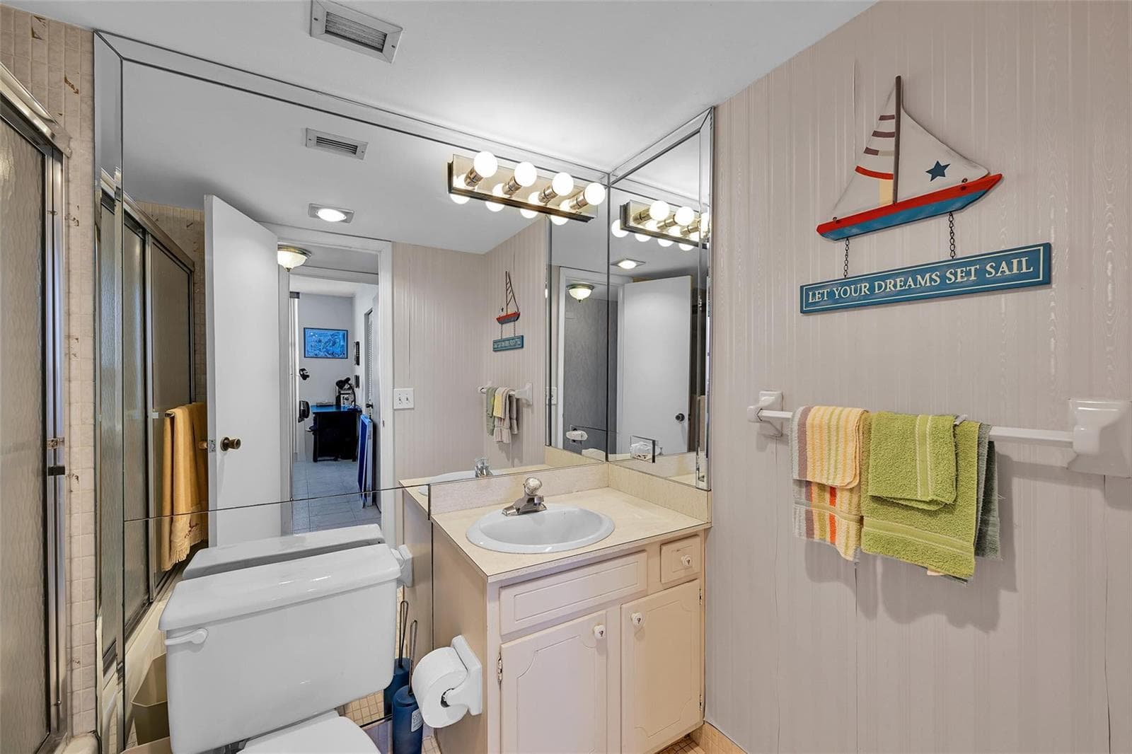2639 N Riverside Drive 1005 photo 23