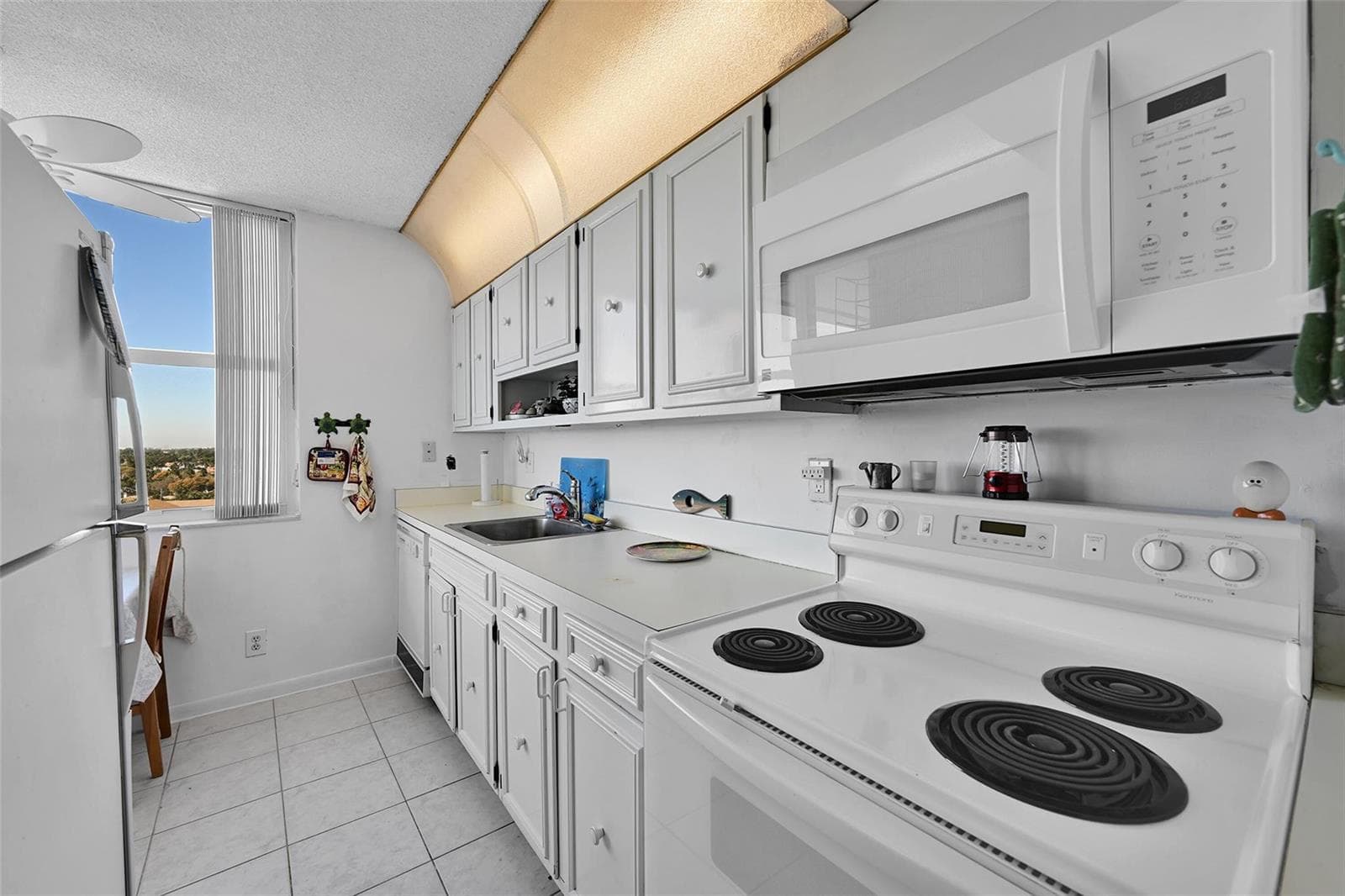 2639 N Riverside Drive 1005 photo 16