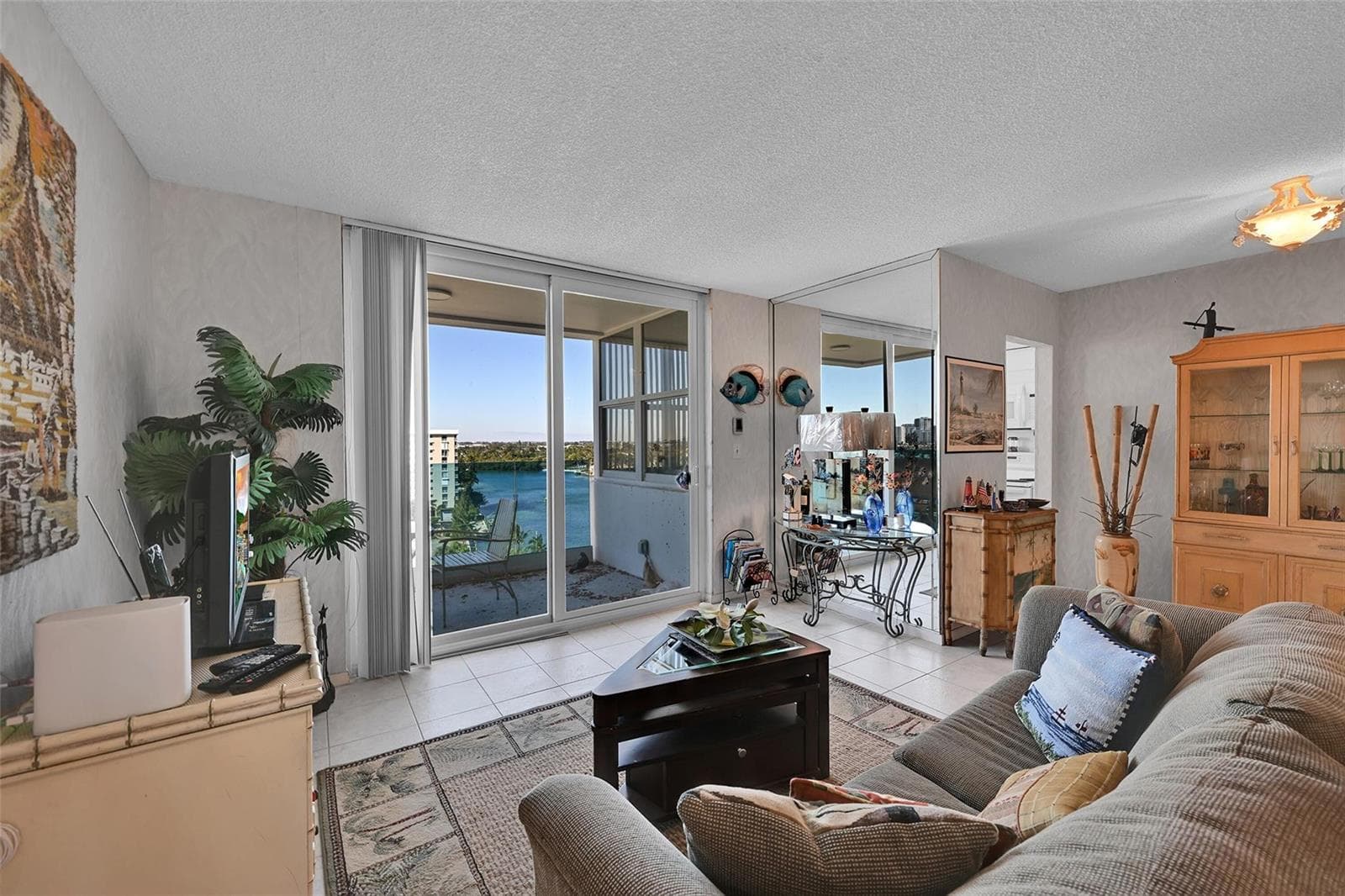 2639 N Riverside Drive 1005 photo 5