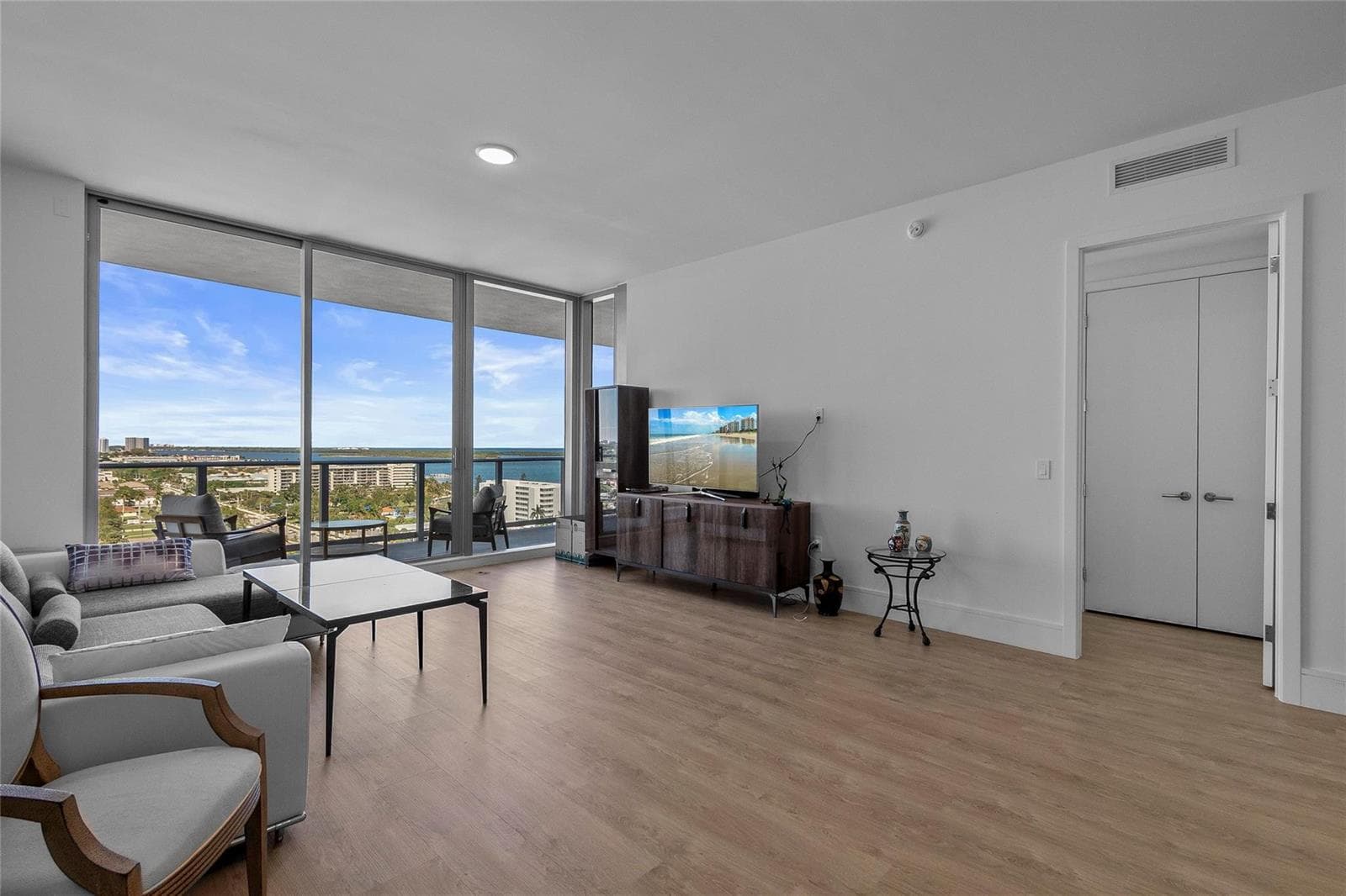 220 Lake Shore Drive 1417 photo 3