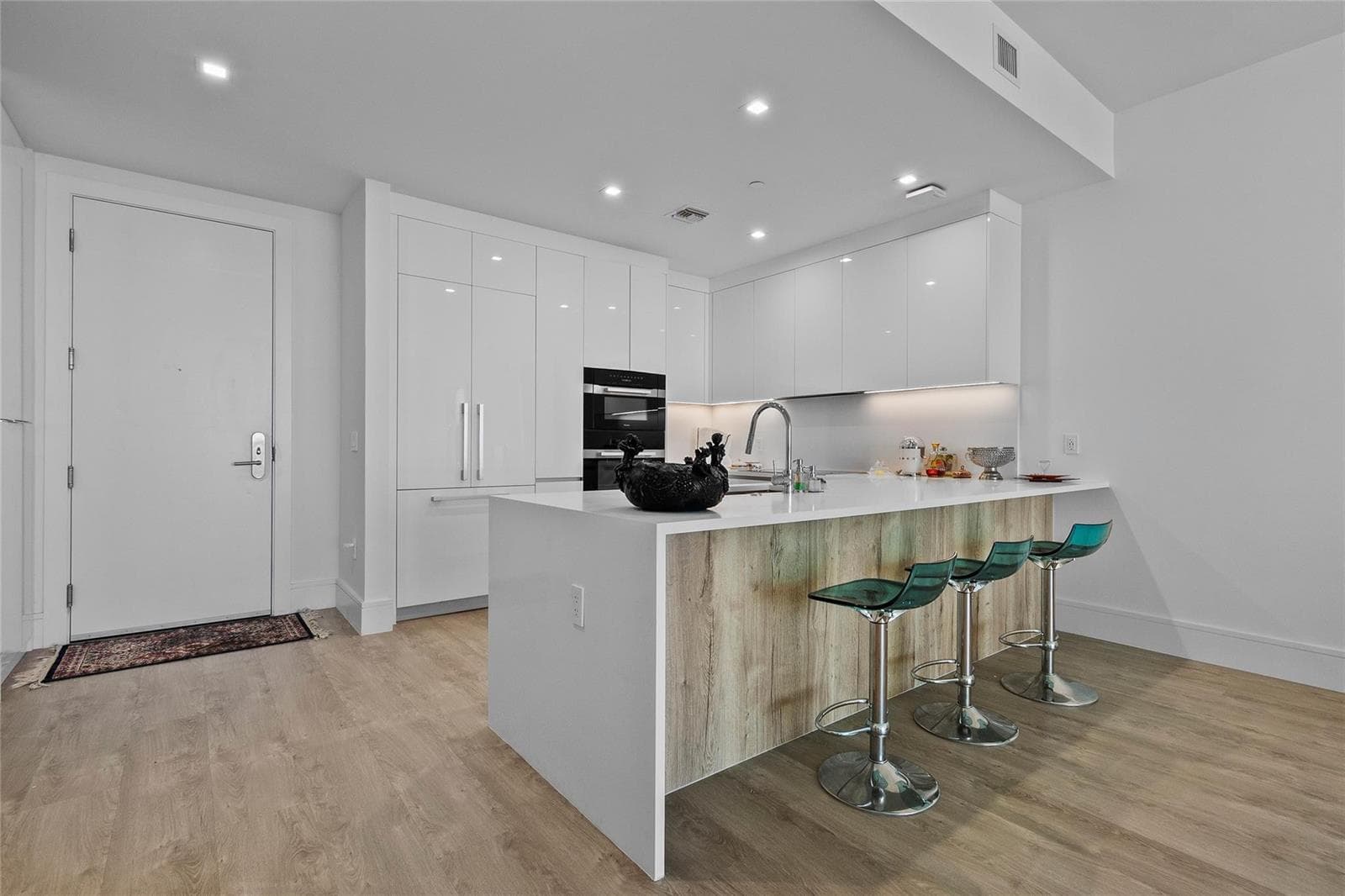 220 Lake Shore Drive 1417 photo 1