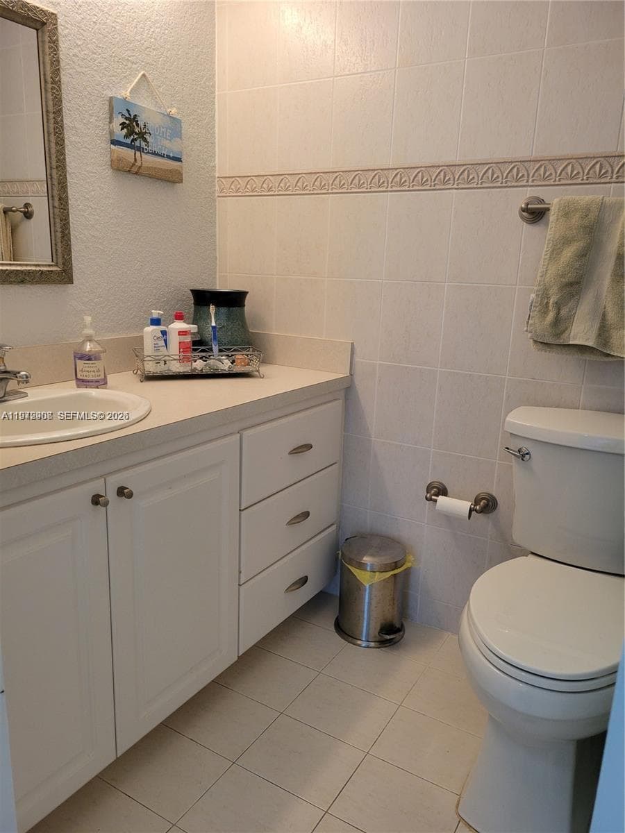 2655 Collins Ave 1404 photo 19