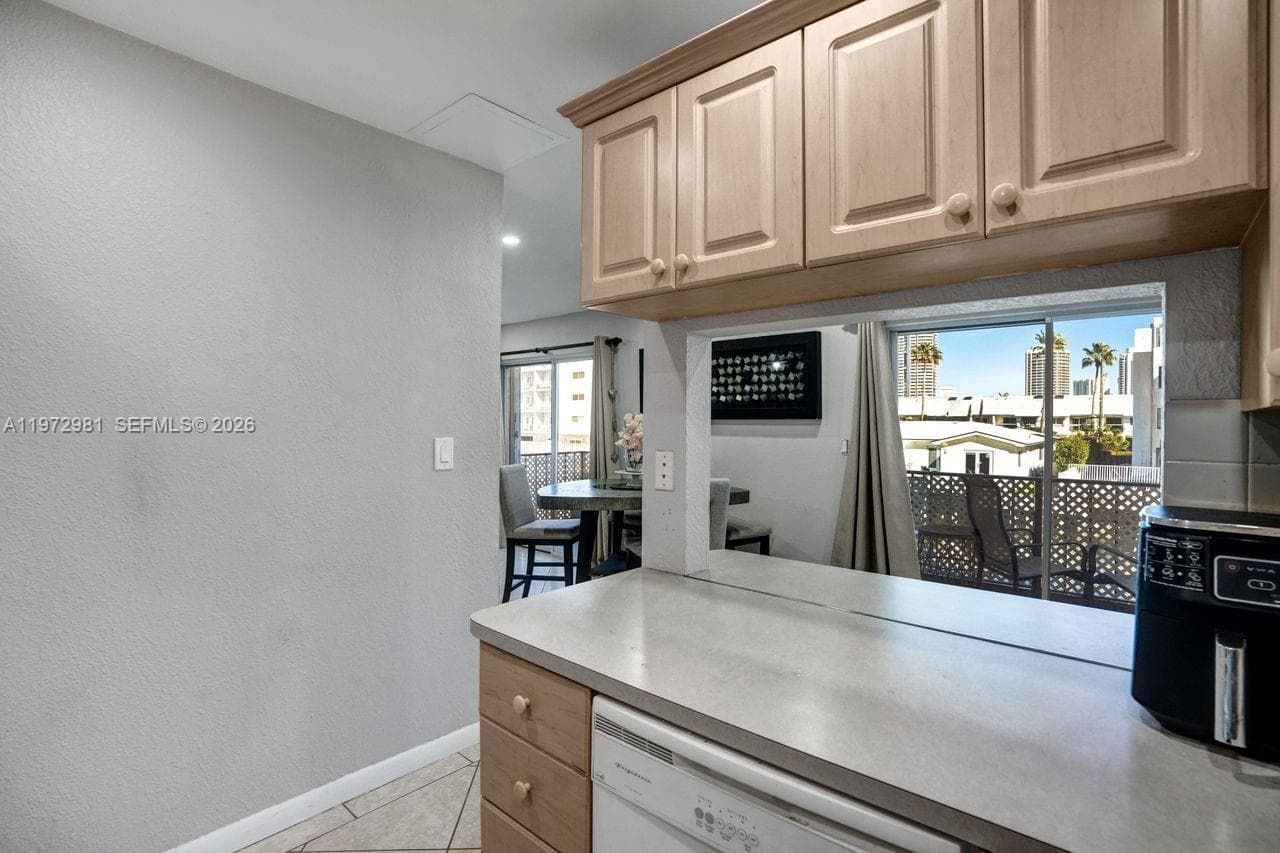 3665 NE 167th St 208 photo 13