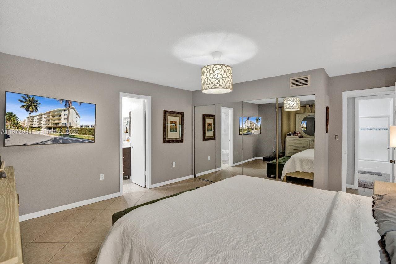 3665 NE 167th St 208 photo 24