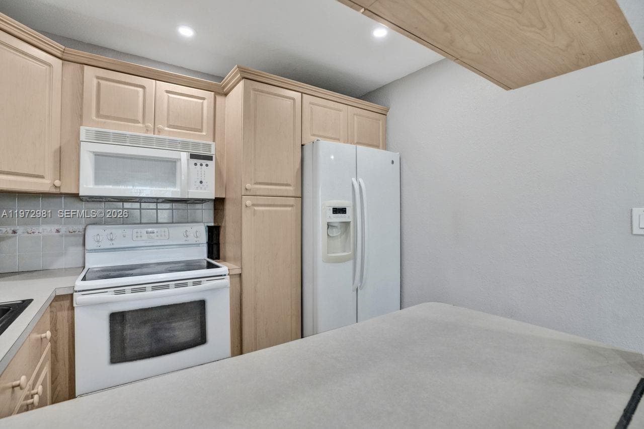 3665 NE 167th St 208 photo 14