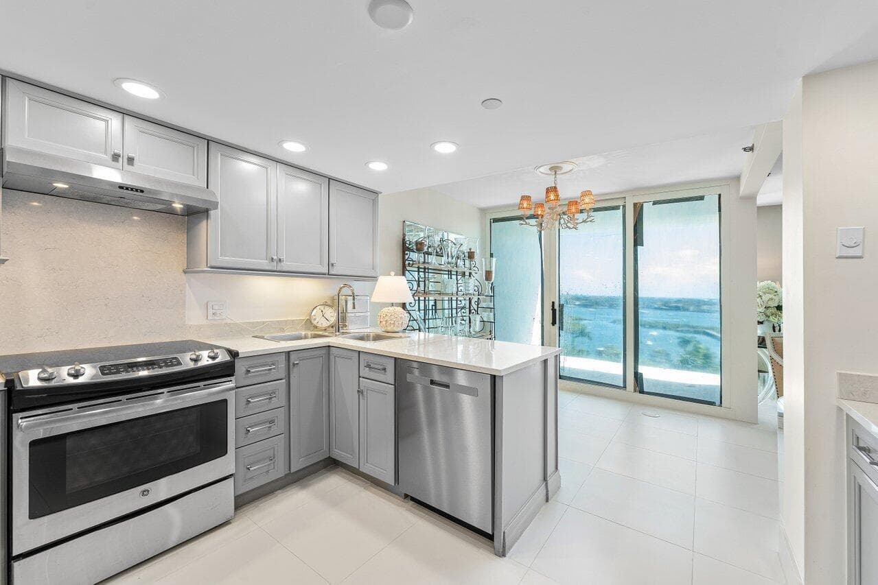 529 S Flagler Drive 8g photo 7