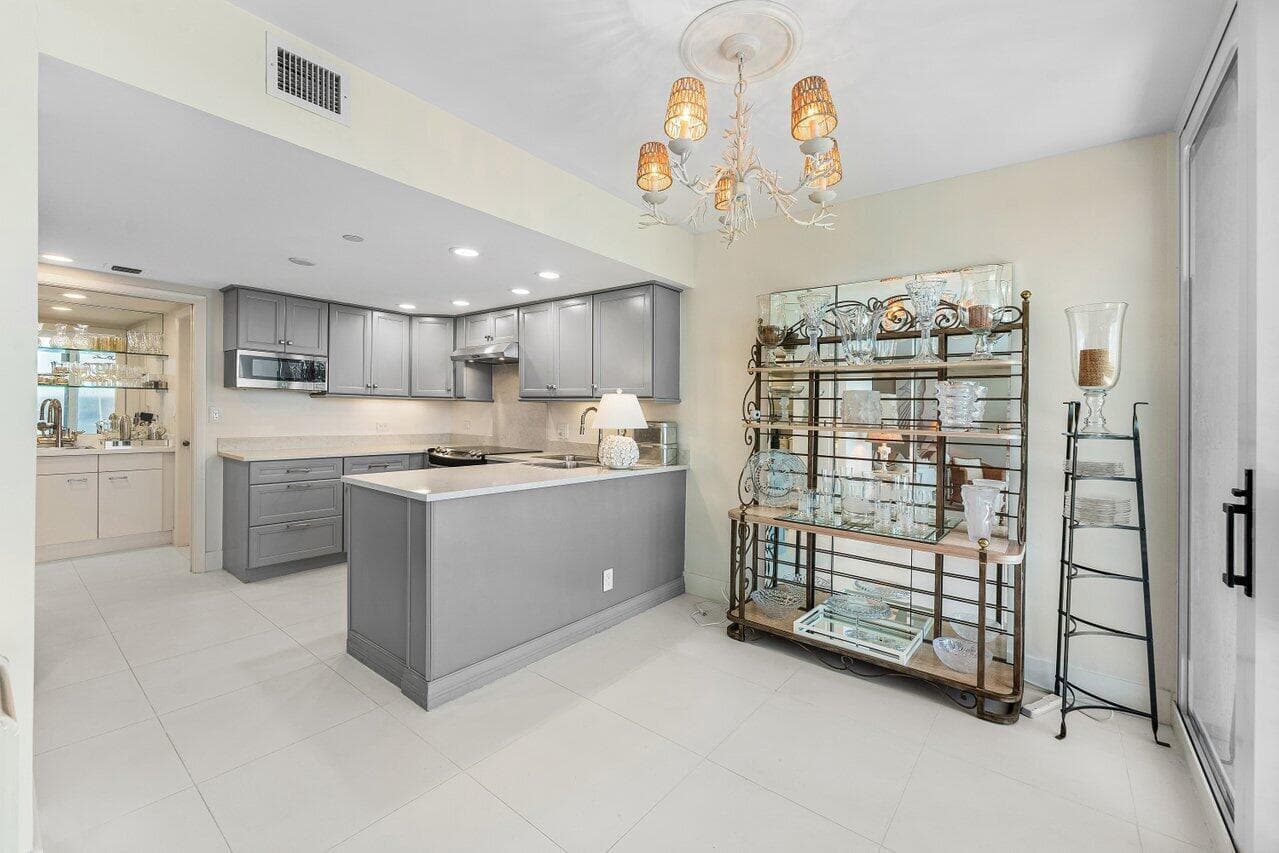 529 S Flagler Drive 8g photo 9