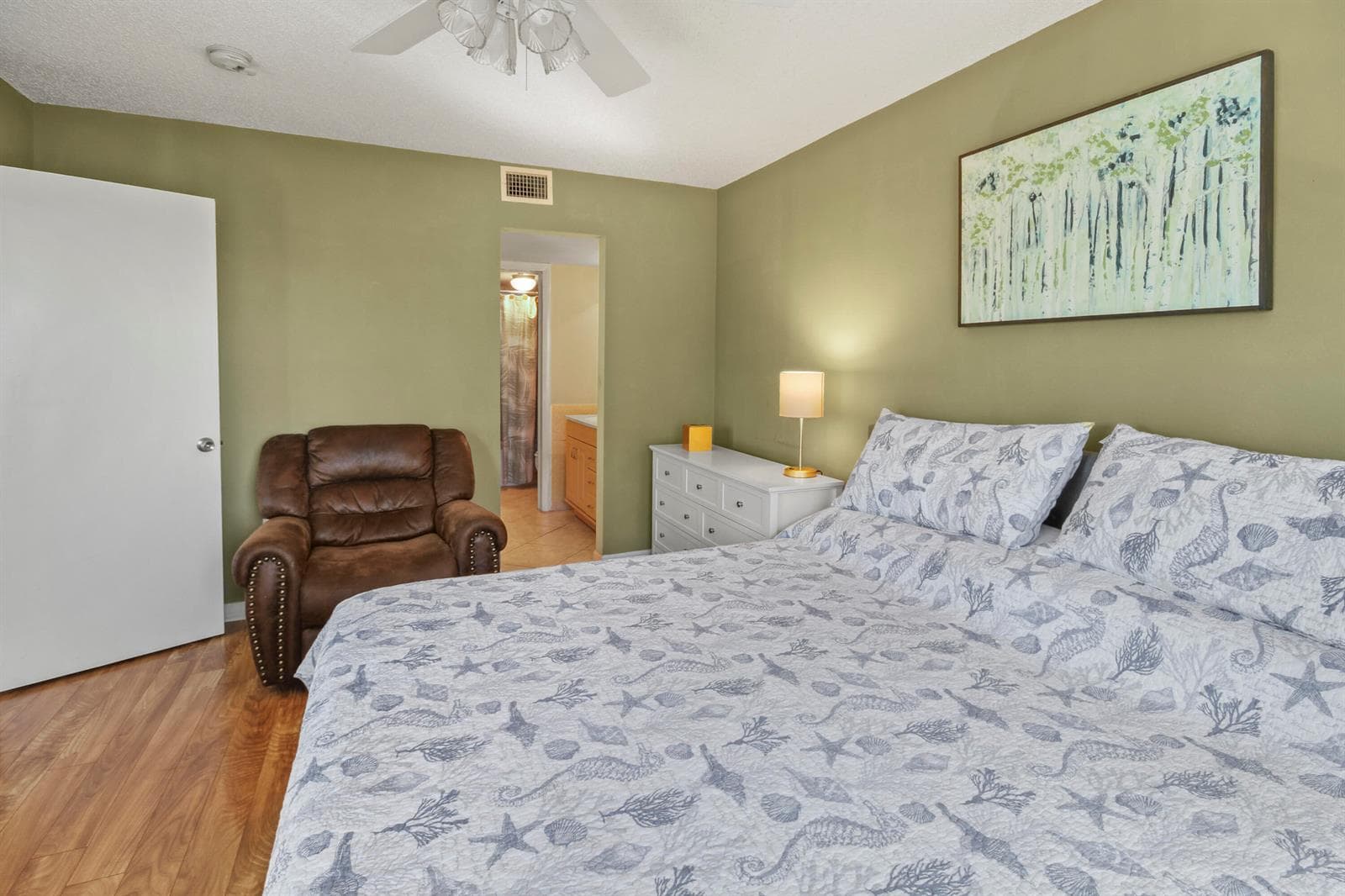 2936 Lake Shore Drive 310 photo 6