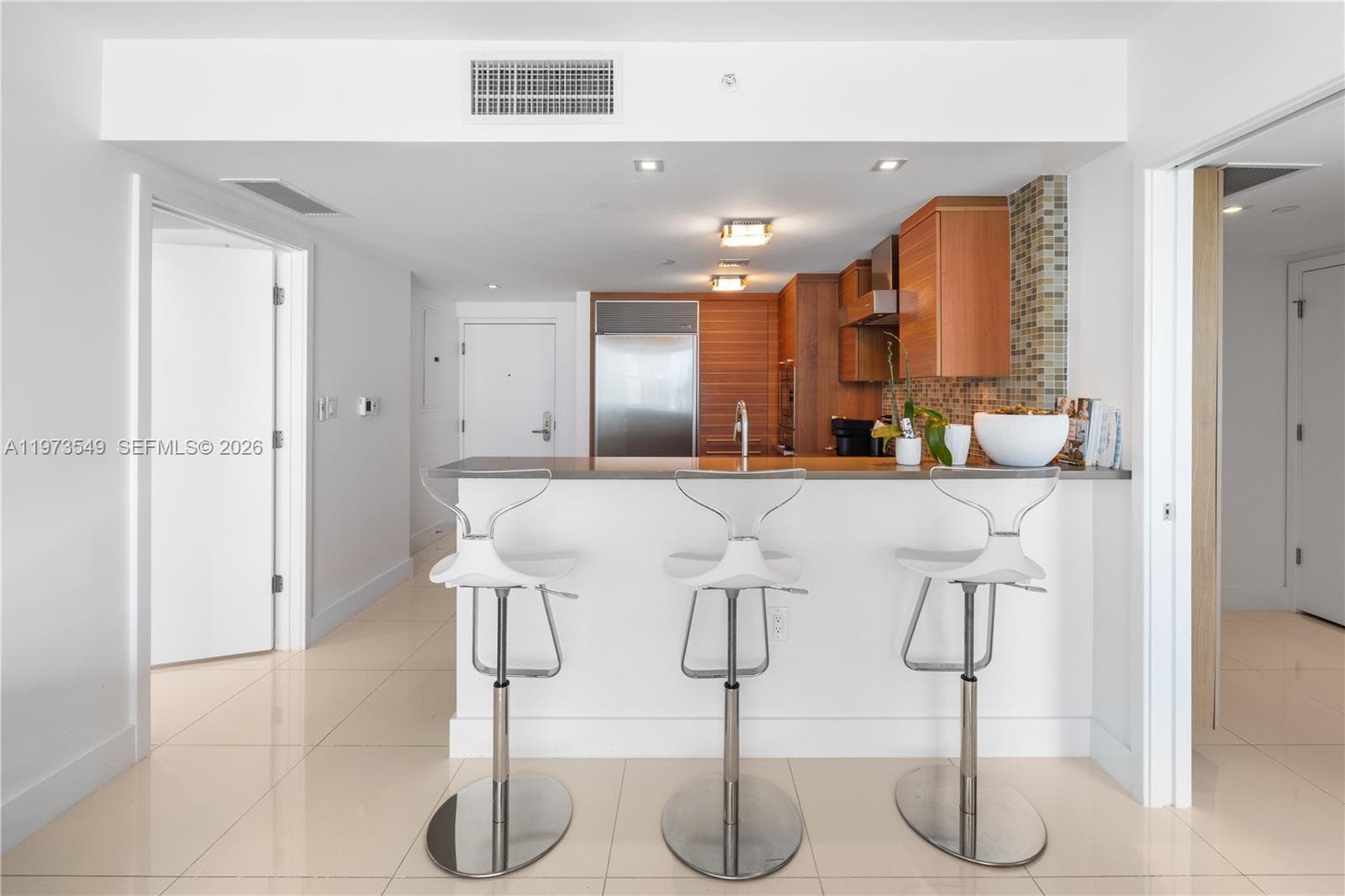 6801 Collins Ave LPH06 Doorlph14 photo 10
