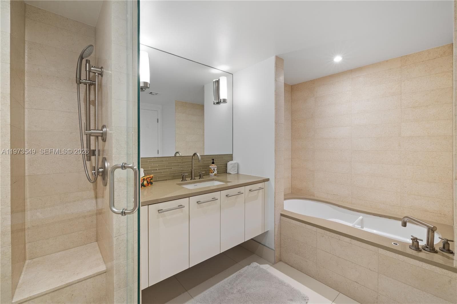 6801 Collins Ave LPH06 Doorlph14 photo 18