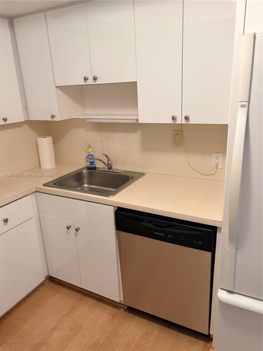100 Bayview Dr 217 photo 6
