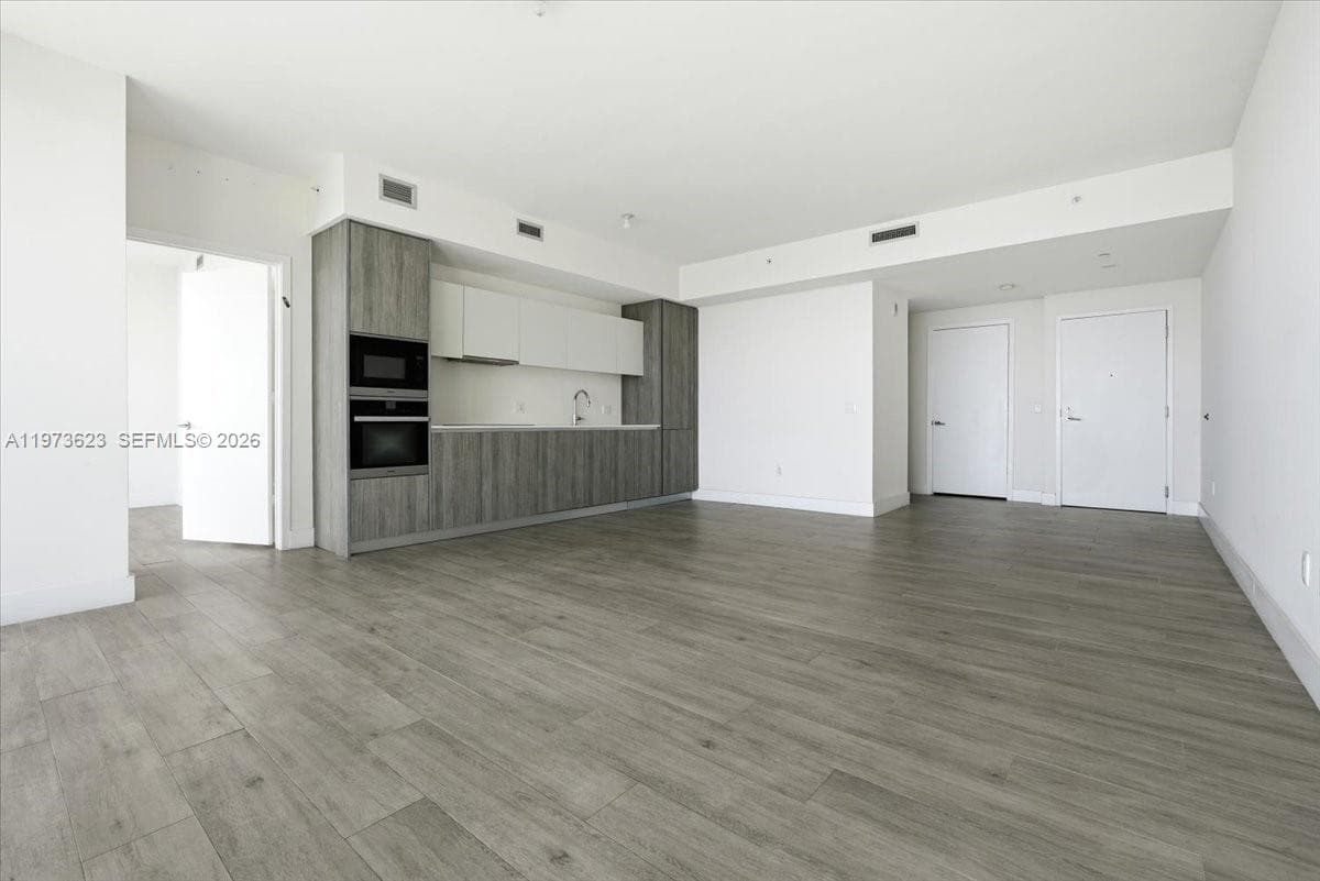 2900 NE 7th Ave 3004 photo 17