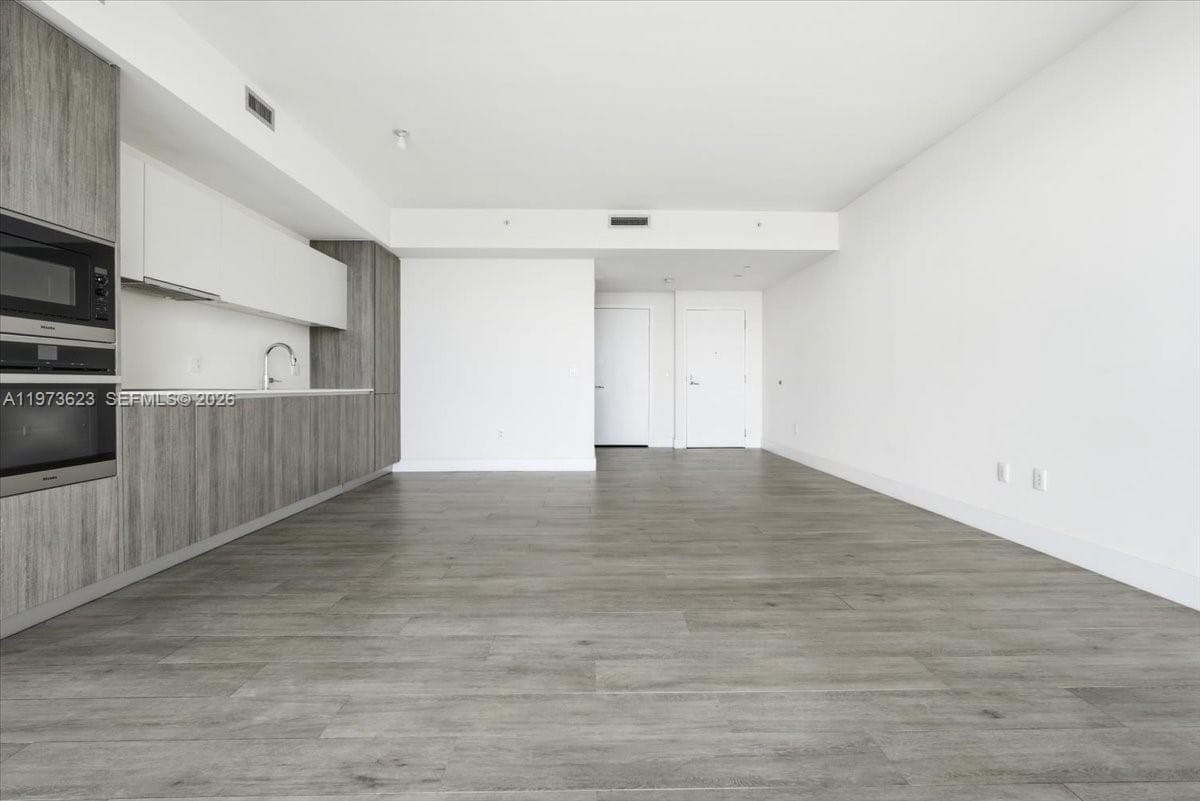 2900 NE 7th Ave 3004 photo 16
