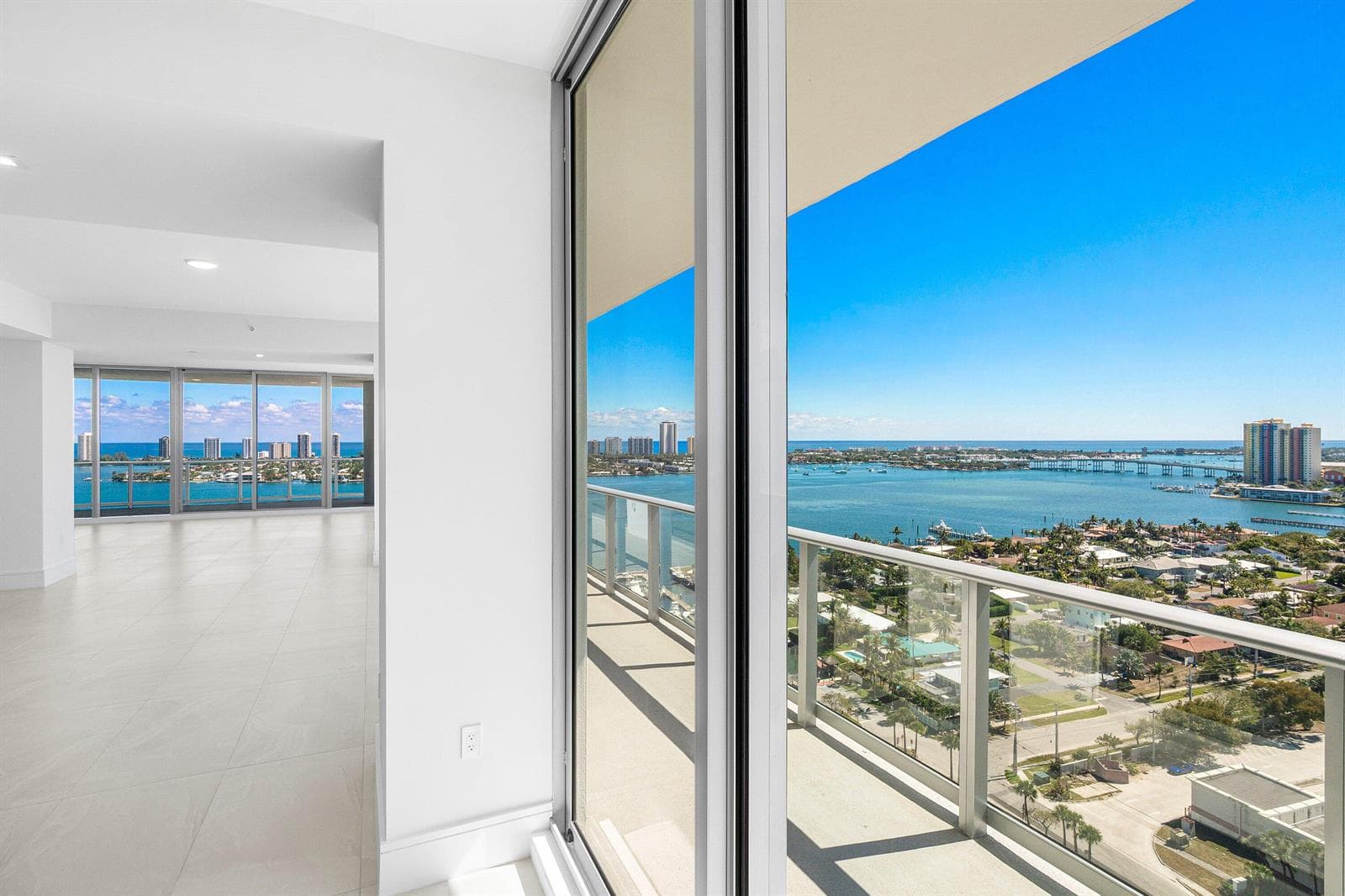220 Lake Shore Drive 2012 photo 5