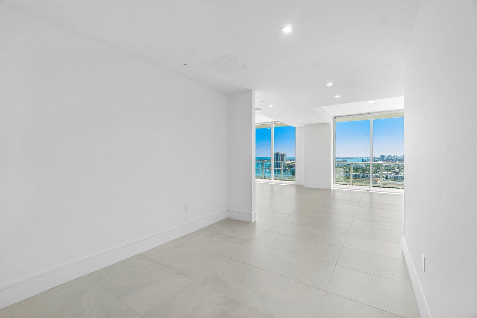 220 Lake Shore Drive 2012 photo 11