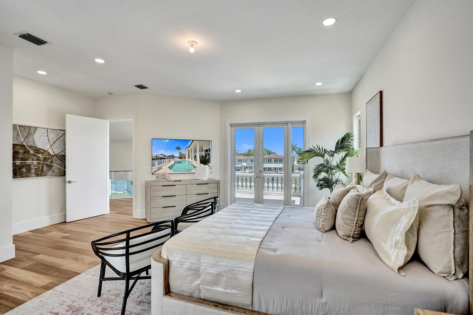 890 Lilac Drive photo 24