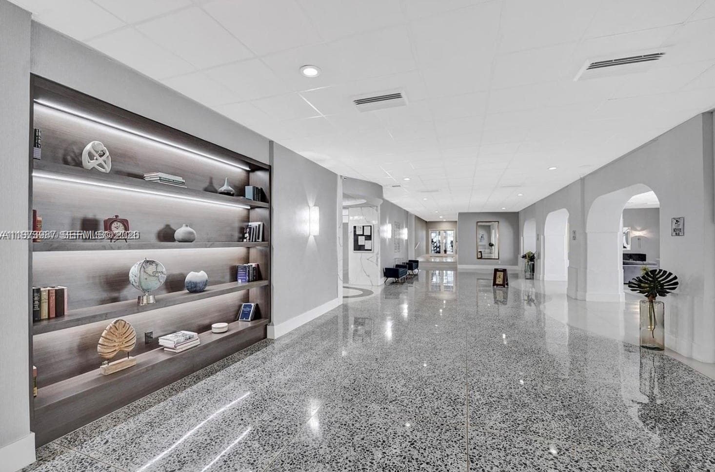 3140 S Ocean Dr 1812 photo 2