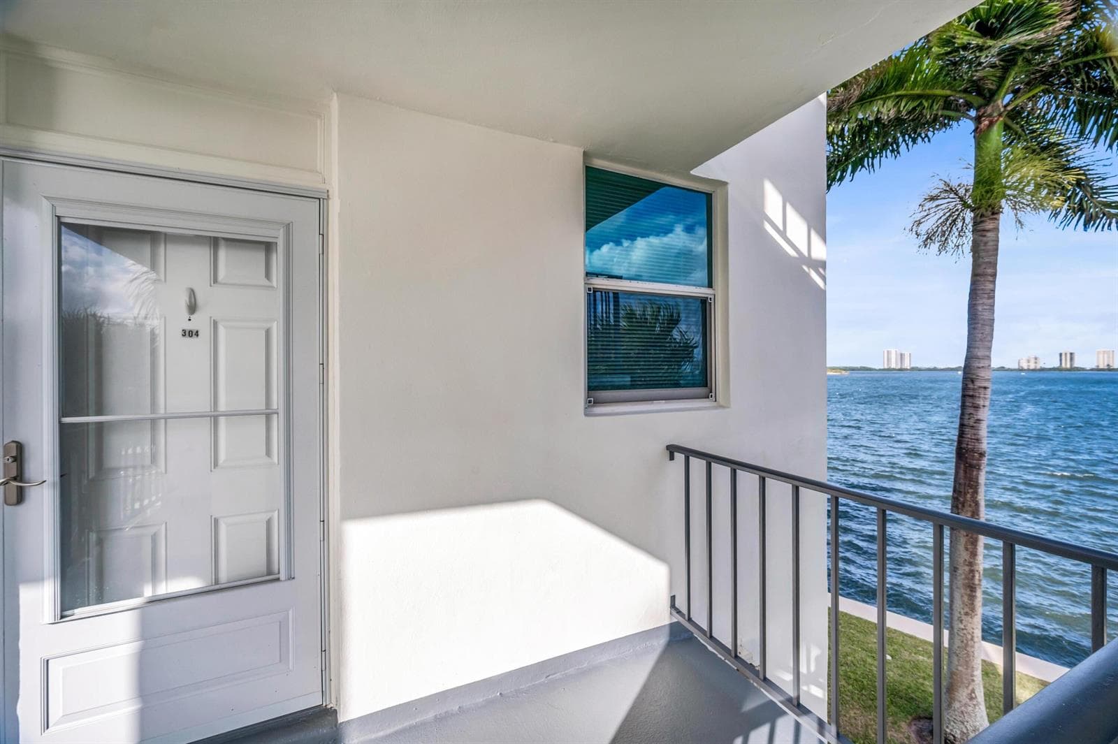 100 Paradise Harbour Boulevard 304 photo 22
