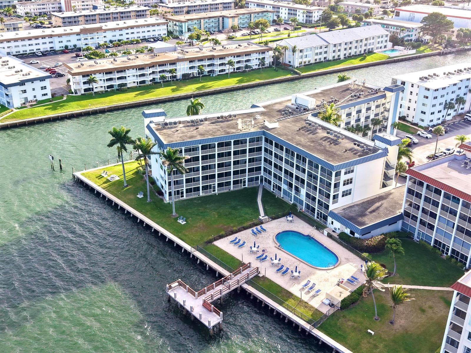 100 Paradise Harbour Boulevard 304 photo 4
