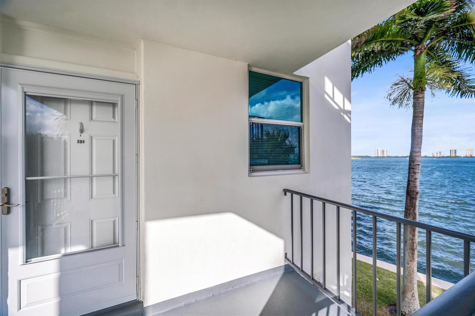 100 Paradise Harbour Boulevard 304 photo 21