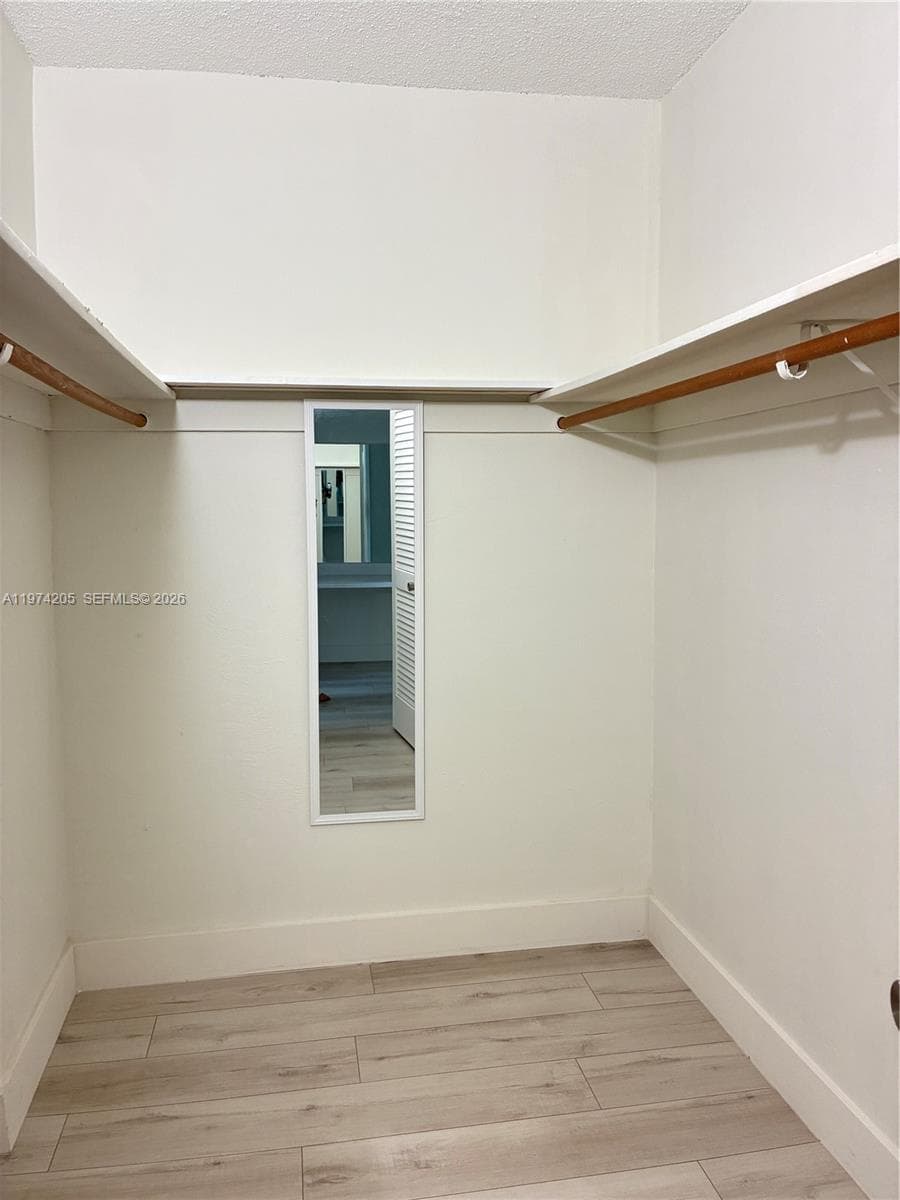 19380 Collins Ave 718 photo 23